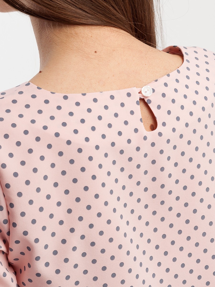 розовая блузка